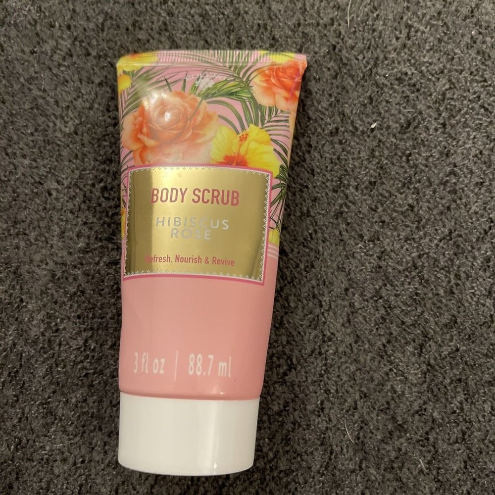 New Bolero Hibiscus Rose Body Scrub 3 Oz  J31